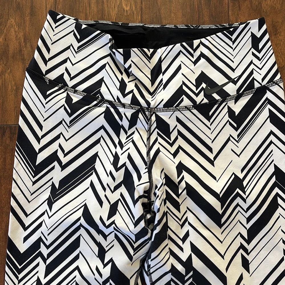 Cute and fun Nike leggings! - Picture 2 of 4